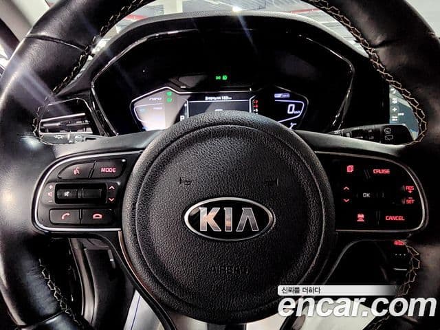 Kia Niro 2019 — ფოტო 8/17