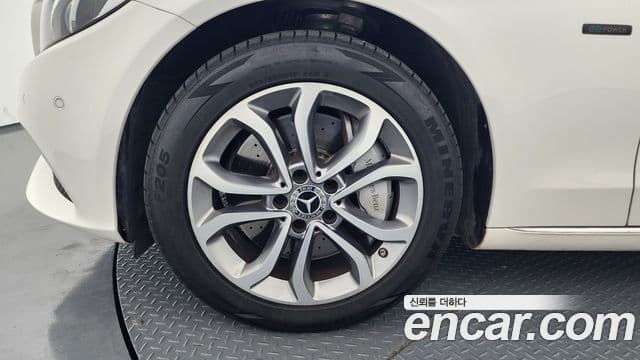 Mercedes-Benz C-Class 2018 — Şəkil 5/20