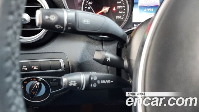 Mercedes-Benz C-Class 2018 — Şəkil 19/20