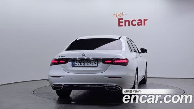 Mercedes-Benz E-Class 2022 — Фото 3/20