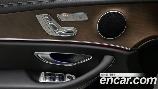 Mercedes-Benz E-Class 2022 — Фото 18/20
