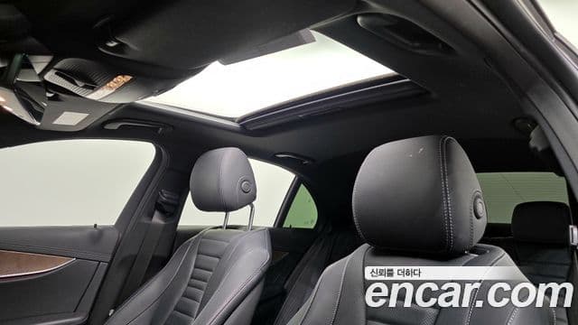 Mercedes-Benz E-Class 2022 — Фото 19/20