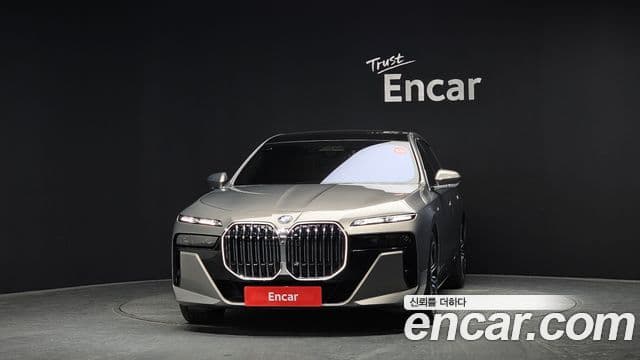 BMW 7 Series 2024 — Photo 33/37