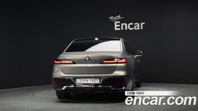 BMW 7 Series 2024 — Photo 37/37