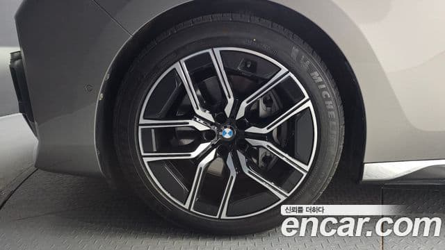 BMW 7 Series 2024 — Photo 15/37