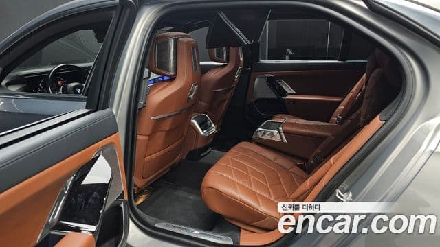 BMW 7 Series 2024 — Photo 19/37