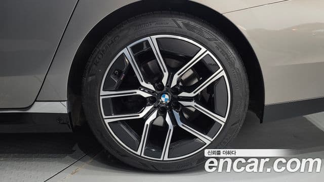 BMW 7 Series 2024 — Photo 3/37
