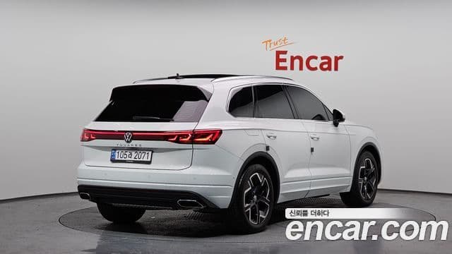 Volkswagen Touareg 2024 — ფოტო 2/20
