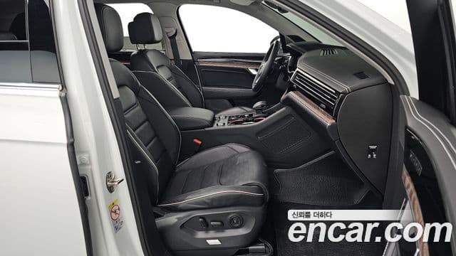 Volkswagen Touareg 2024 — ფოტო 11/20