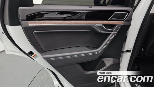 Volkswagen Touareg 2024 — Şəkil 32/38