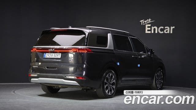 Kia Carnival 2022 — ფოტო 2/20