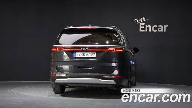 Kia Carnival 2022 — ფოტო 4/20