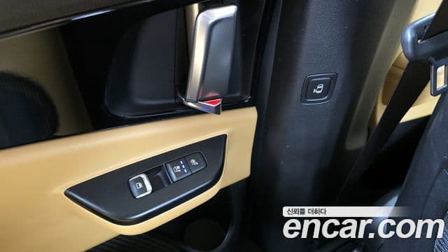 Kia Carnival 2022 — ფოტო 19/20