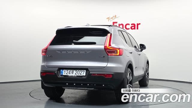 Volvo XC40 2026 — ფოტო 4/20