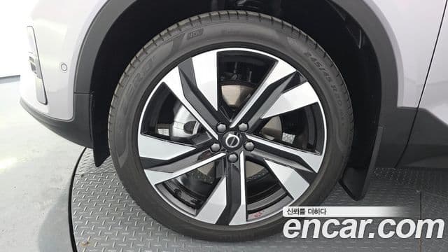 Volvo XC40 2026 — ფოტო 5/20