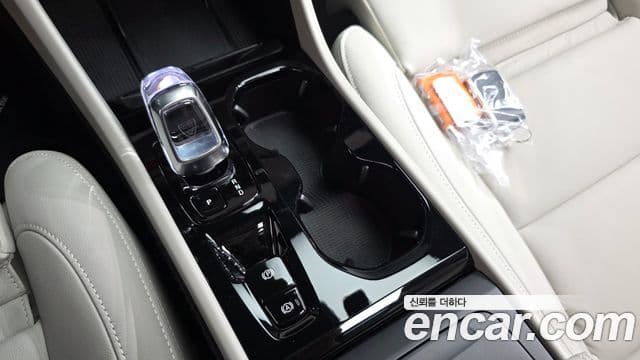 Volvo XC40 2026 — ფოტო 9/20