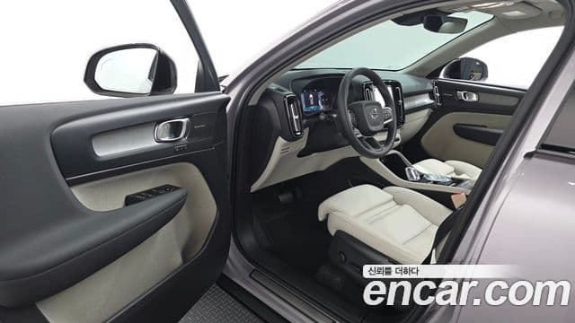 Volvo XC40 2026 — ფოტო 10/20