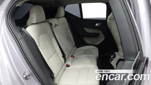 Volvo XC40 2026 — ფოტო 11/20