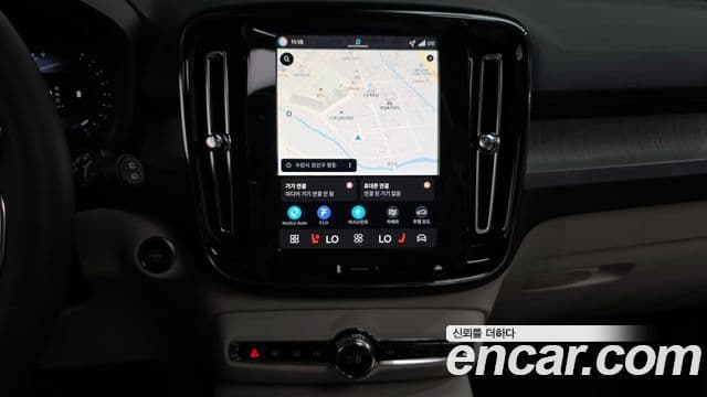 Volvo XC40 2026 — ფოტო 14/20