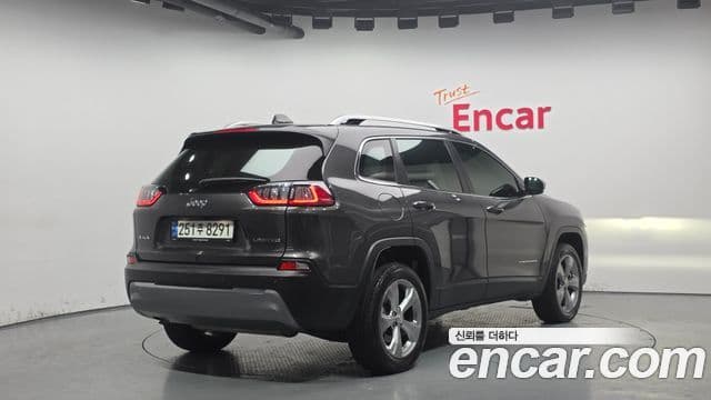 Jeep Cherokee 2021 — Şəkil 24/35