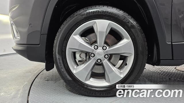 Jeep Cherokee 2021 — Şəkil 25/35