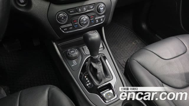 Jeep Cherokee 2021 — Şəkil 18/35