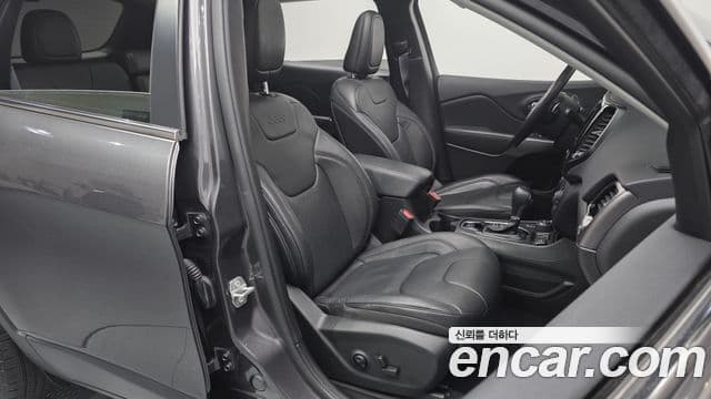 Jeep Cherokee 2021 — Şəkil 16/35