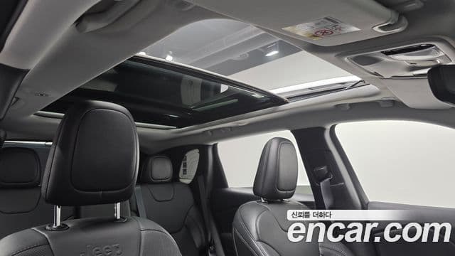 Jeep Cherokee 2021 — Şəkil 22/35