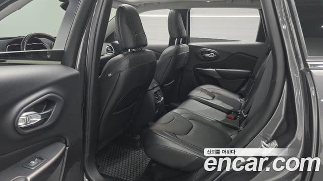 Jeep Cherokee 2021 — Şəkil 10/35