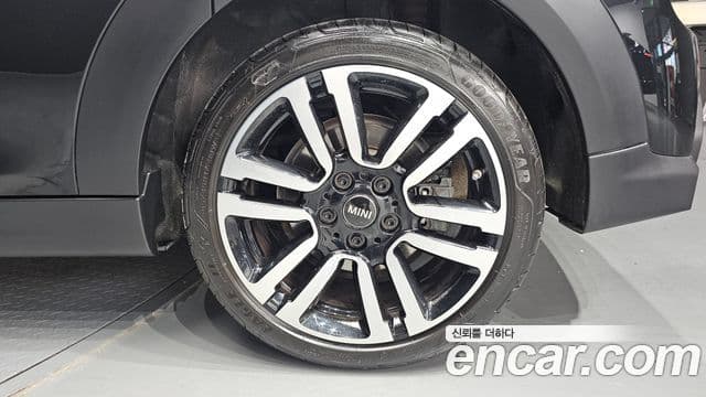 Mini Cooper S 2024 — Photo 9/31