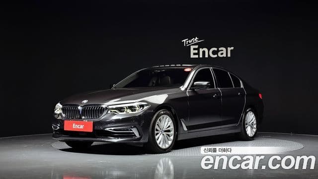 BMW 5 Series 2019 — ფოტო 13/20