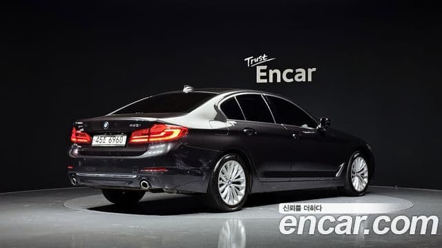 BMW 5 Series 2019 — ფოტო 1/20