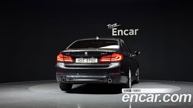 BMW 5 Series 2019 — ფოტო 4/20