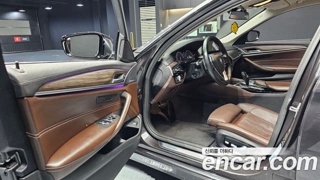 BMW 5 Series 2019 — ფოტო 5/20