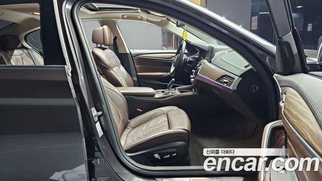 BMW 5 Series 2019 — ფოტო 2/20