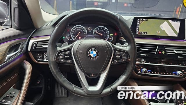 BMW 5 Series 2019 — ფოტო 20/20