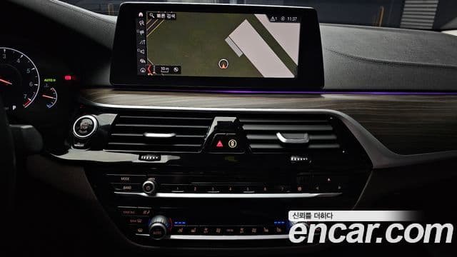 BMW 5 Series 2019 — ფოტო 6/20