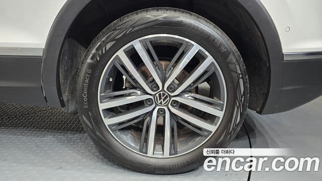 Volkswagen Tiguan 2021 — Photo 12/36