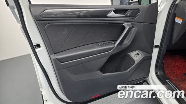 Volkswagen Tiguan 2021 — Photo 22/36