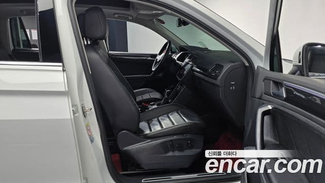 Volkswagen Tiguan 2021 — Photo 21/36