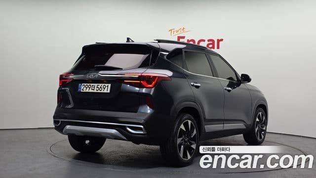 Kia Seltos 2022 — ფოტო 2/20