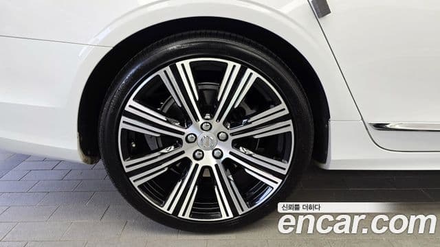 Volvo S90 2021 — Photo 16/34