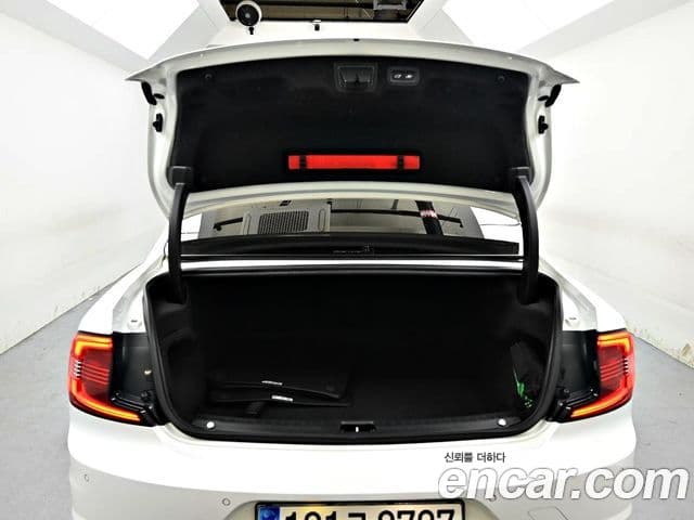 Volvo S90 2021 — Photo 18/34