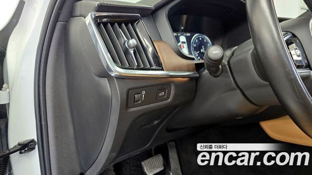 Volvo S90 2021 — Photo 13/34