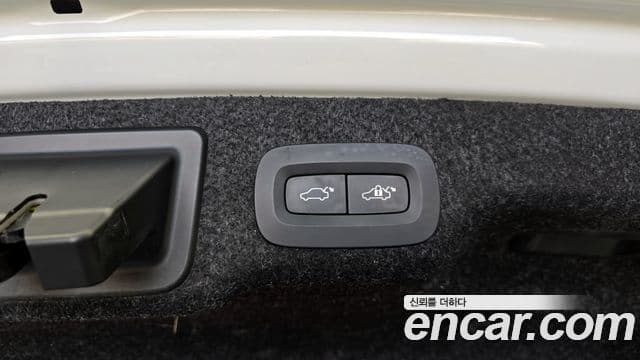 Volvo S90 2021 — Photo 17/34