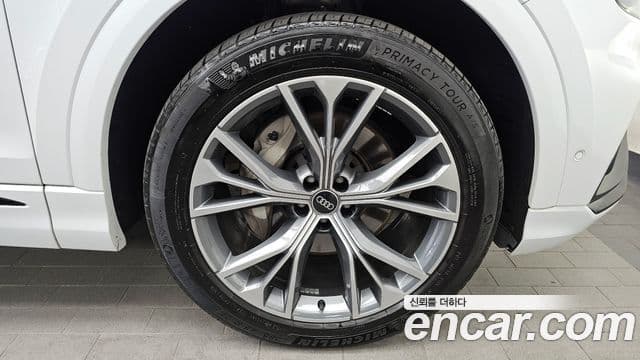 Audi Q8 2022 — Photo 7/31