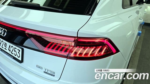 Audi Q8 2022 — Photo 8/31