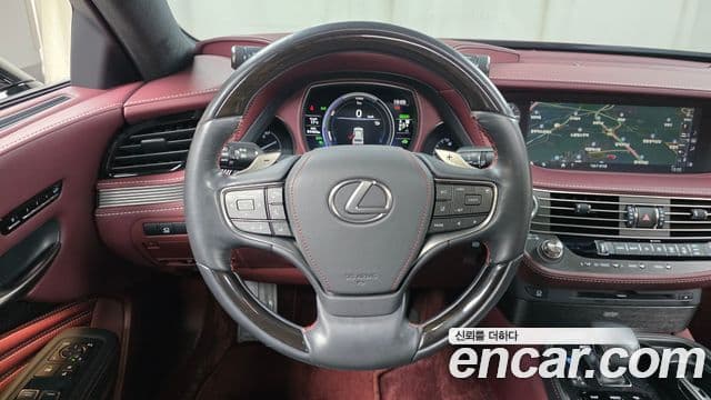 Lexus LS500h 2018 — Şəkil 13/20