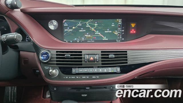 Lexus LS500h 2018 — Şəkil 14/20