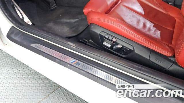 BMW 4 Series 2018 — Şəkil 24/33